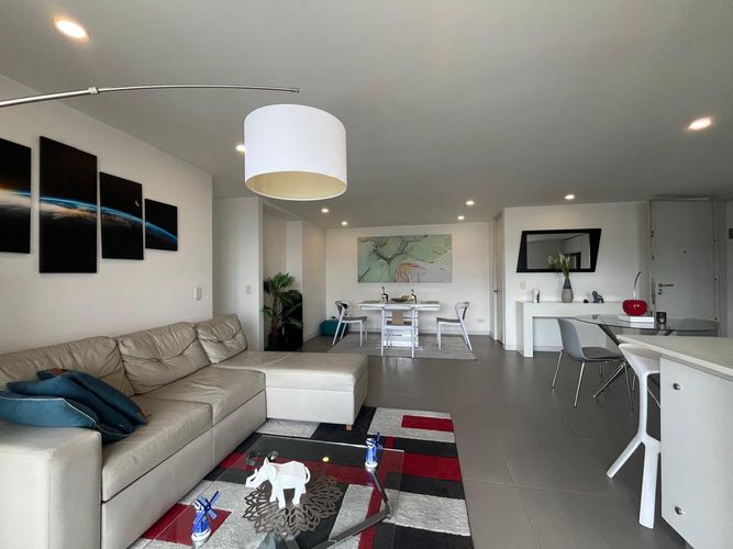Apartamento de 2 alcobas en arriendo en El Poblado, Medellín, 98 m² · foto 3 de 17