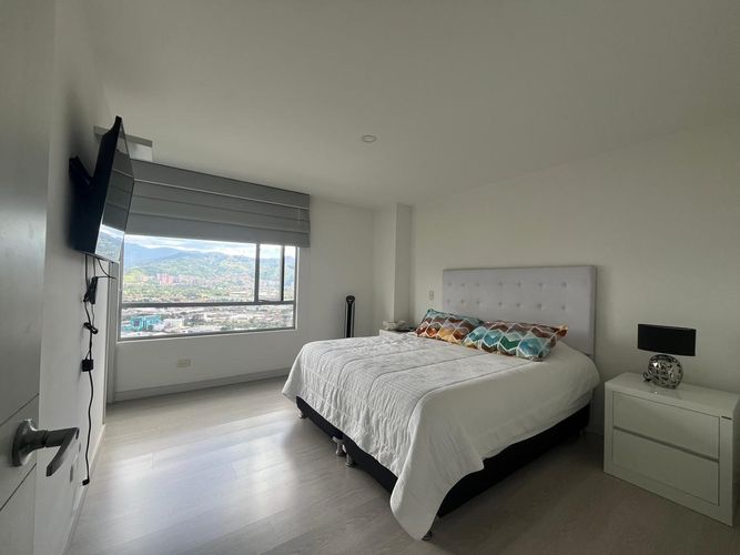 Apartamento de 2 alcobas en arriendo en El Poblado, Medellín, 98 m² · foto 11 de 17