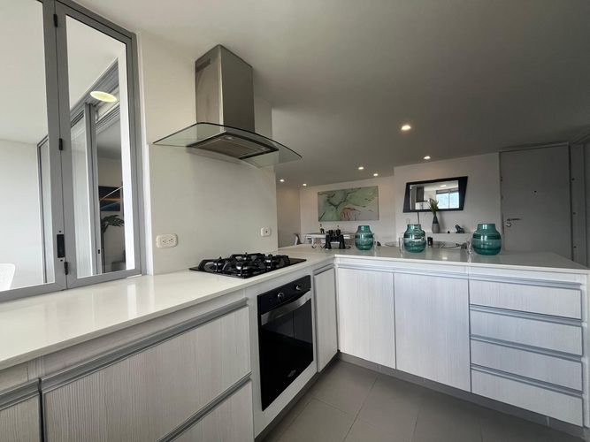 Apartamento de 2 alcobas en arriendo en El Poblado, Medellín, 98 m² · foto 9 de 17