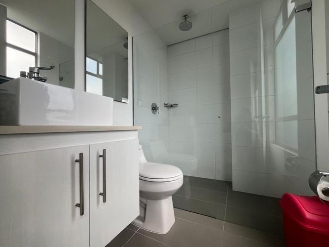 Apartamento de 2 alcobas en arriendo en El Poblado, Medellín, 98 m² · foto 16 de 17