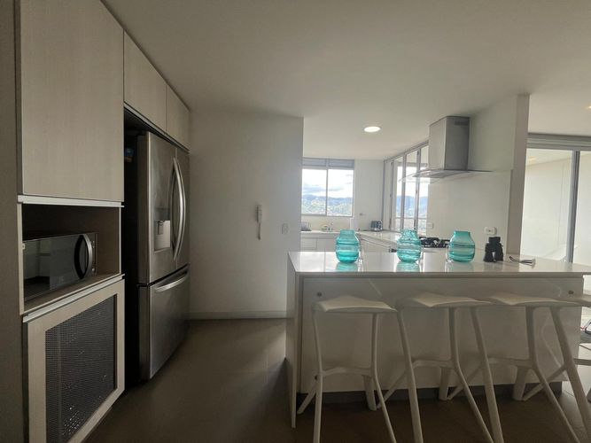 Apartamento de 2 alcobas en arriendo en El Poblado, Medellín, 98 m² · foto 7 de 17