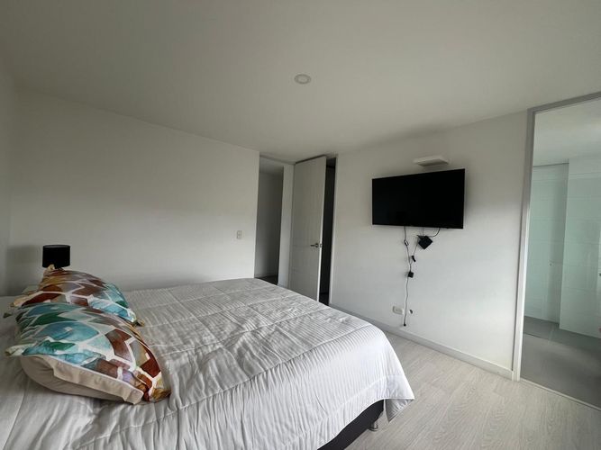 Apartamento de 2 alcobas en arriendo en El Poblado, Medellín, 98 m² · foto 10 de 17