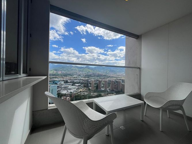 Apartamento de 2 alcobas en arriendo en El Poblado, Medellín, 98 m² · foto 14 de 17