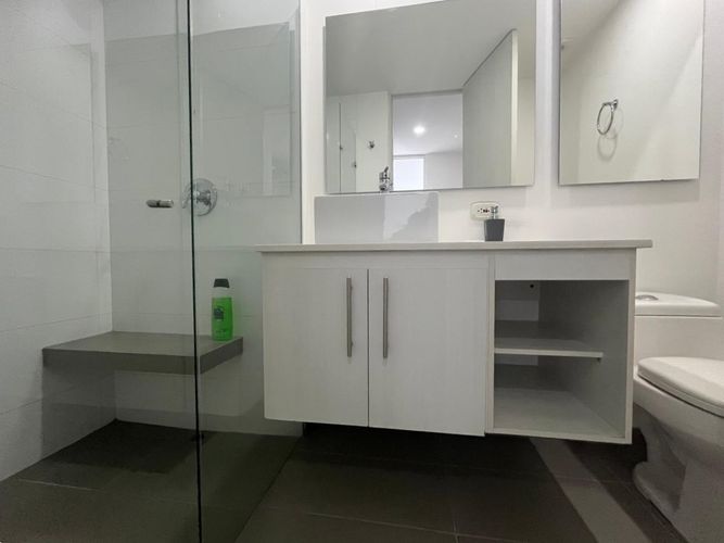 Apartamento de 2 alcobas en arriendo en El Poblado, Medellín, 98 m² · foto 15 de 17
