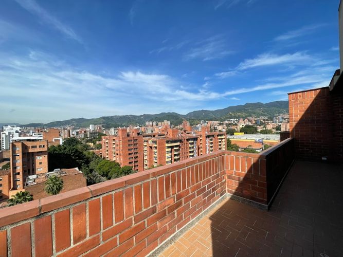 Apartamento de 4 alcobas en venta en Lorena, Medellín, 205 m² · foto 15 de 23