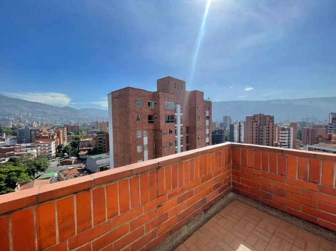 Apartamento de 4 alcobas en venta en Lorena, Medellín, 205 m² · foto 19 de 23
