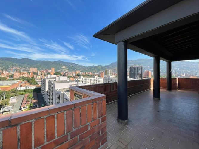 Apartamento de 4 alcobas en venta en Lorena, Medellín, 205 m² · foto 21 de 23