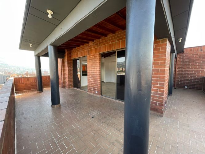 Apartamento de 4 alcobas en venta en Lorena, Medellín, 205 m² · foto 22 de 23