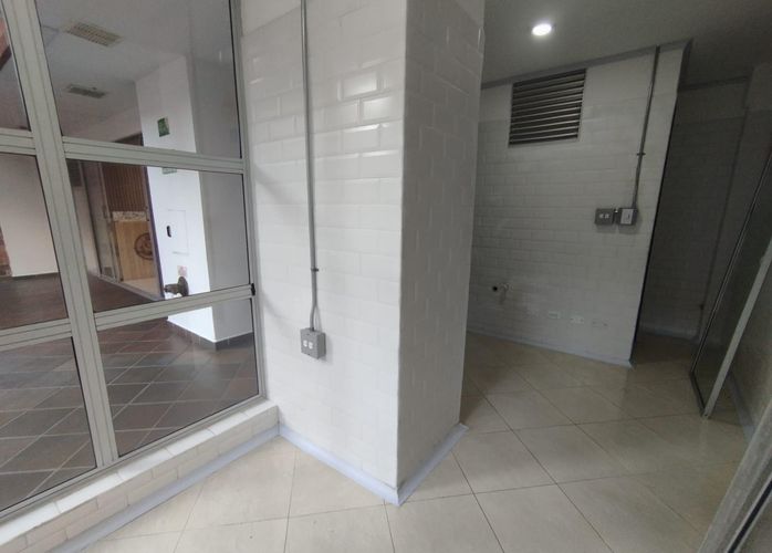 Local en arriendo en Boston, Medellín, 15 m² · foto 4 de 5