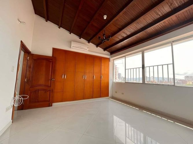 Apartamento de 3 alcobas en venta en Cabecera Del Llano, Bucaramanga, 303 m² · foto 9 de 13