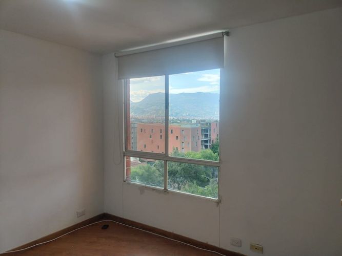 Apartamento de 3 alcobas en arriendo en El Poblado, Medellín, 79 m² · foto 12 de 14
