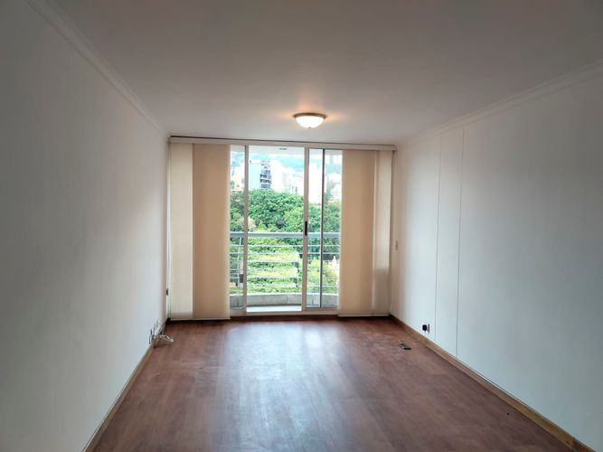 Apartamento de 3 alcobas en arriendo en El Poblado, Medellín, 79 m² · foto 2 de 14