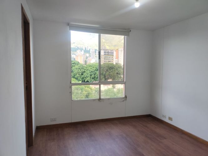 Apartamento de 3 alcobas en arriendo en El Poblado, Medellín, 79 m² · foto 7 de 14