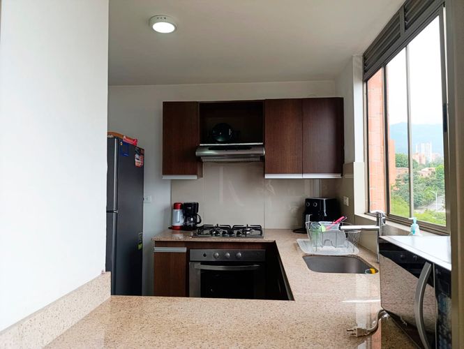 Apartamento de 2 alcobas en arriendo en El Poblado, Medellín, 98 m² · foto 4 de 19