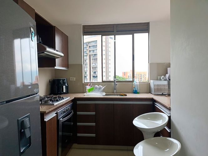 Apartamento de 2 alcobas en arriendo en El Poblado, Medellín, 98 m² · foto 5 de 19