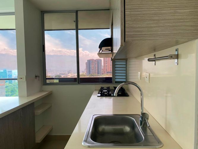 Apartamento de 2 alcobas en arriendo en El Poblado, Medellín, 80 m² · foto 8 de 16