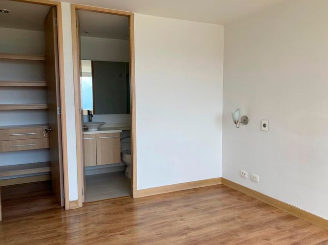 Apartamento de 2 alcobas en arriendo en El Poblado, Medellín, 80 m² · foto 14 de 16
