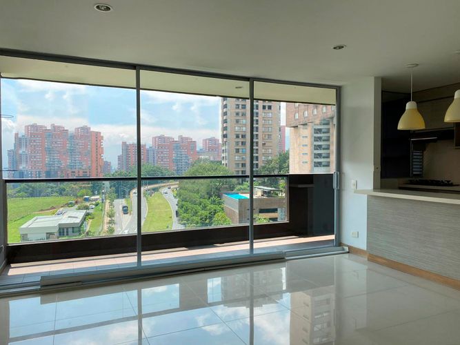 Apartamento de 2 alcobas en arriendo en El Poblado, Medellín, 80 m² · foto 2 de 16