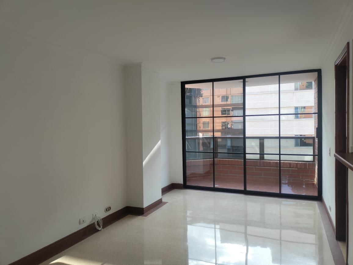 Apartamento en arriendo en El Poblado, Medellín · foto 2 de 12
