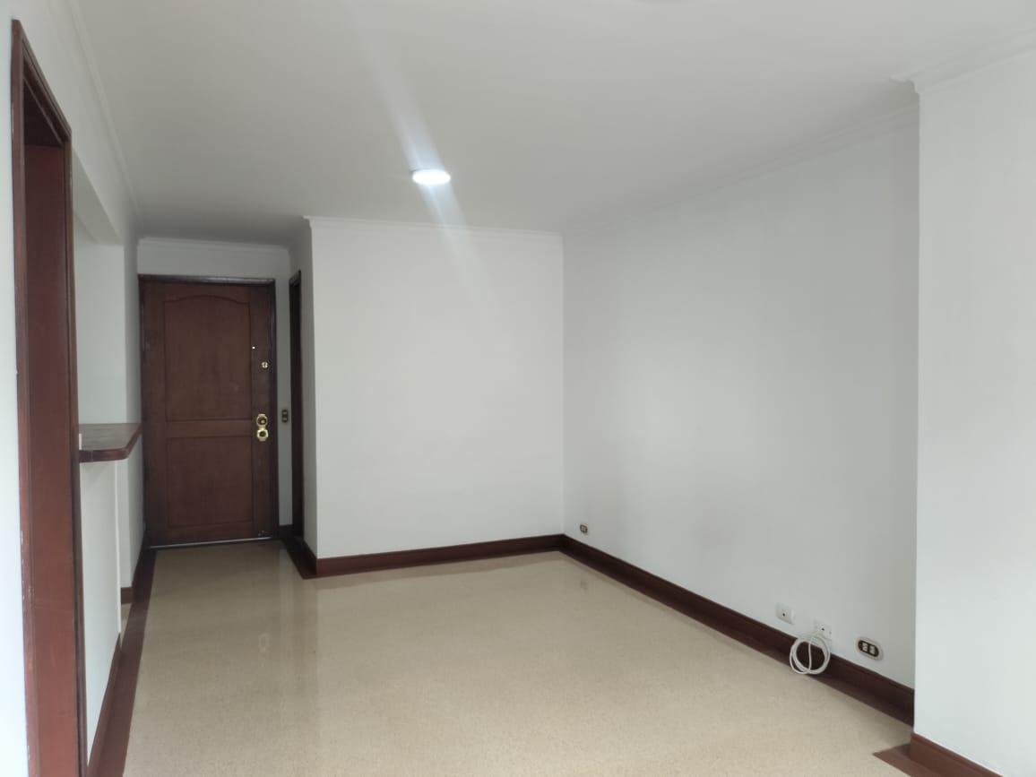 Apartamento en arriendo en El Poblado, Medellín · foto 3 de 12