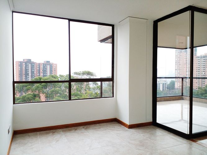 Apartamento de 3 alcobas en venta en El Poblado, Medellín, 150 m² · foto 3 de 19