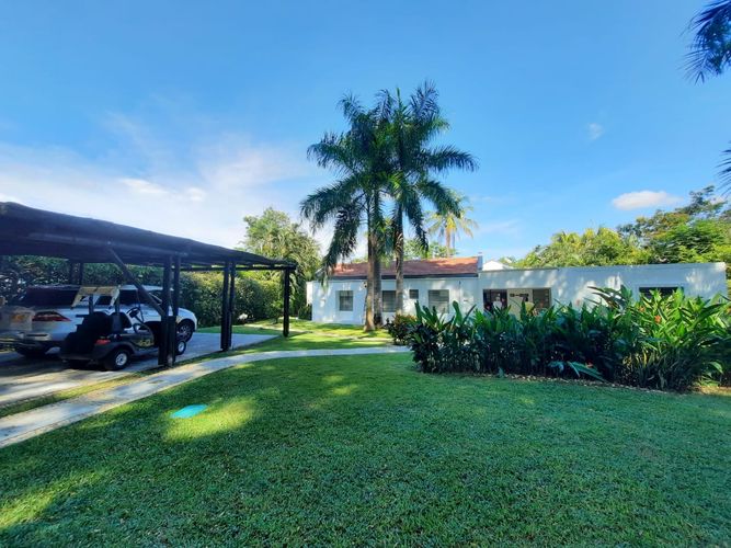 Casa de 4 alcobas en venta en Girardot, 310 m² · foto 2 de 23