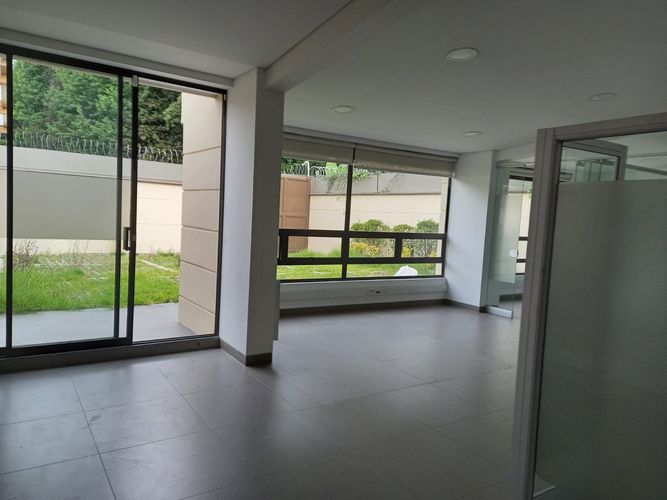 Casa de 4 alcobas en venta en Cr. Atabanza, Bogotá, 420 m² · foto 3 de 20