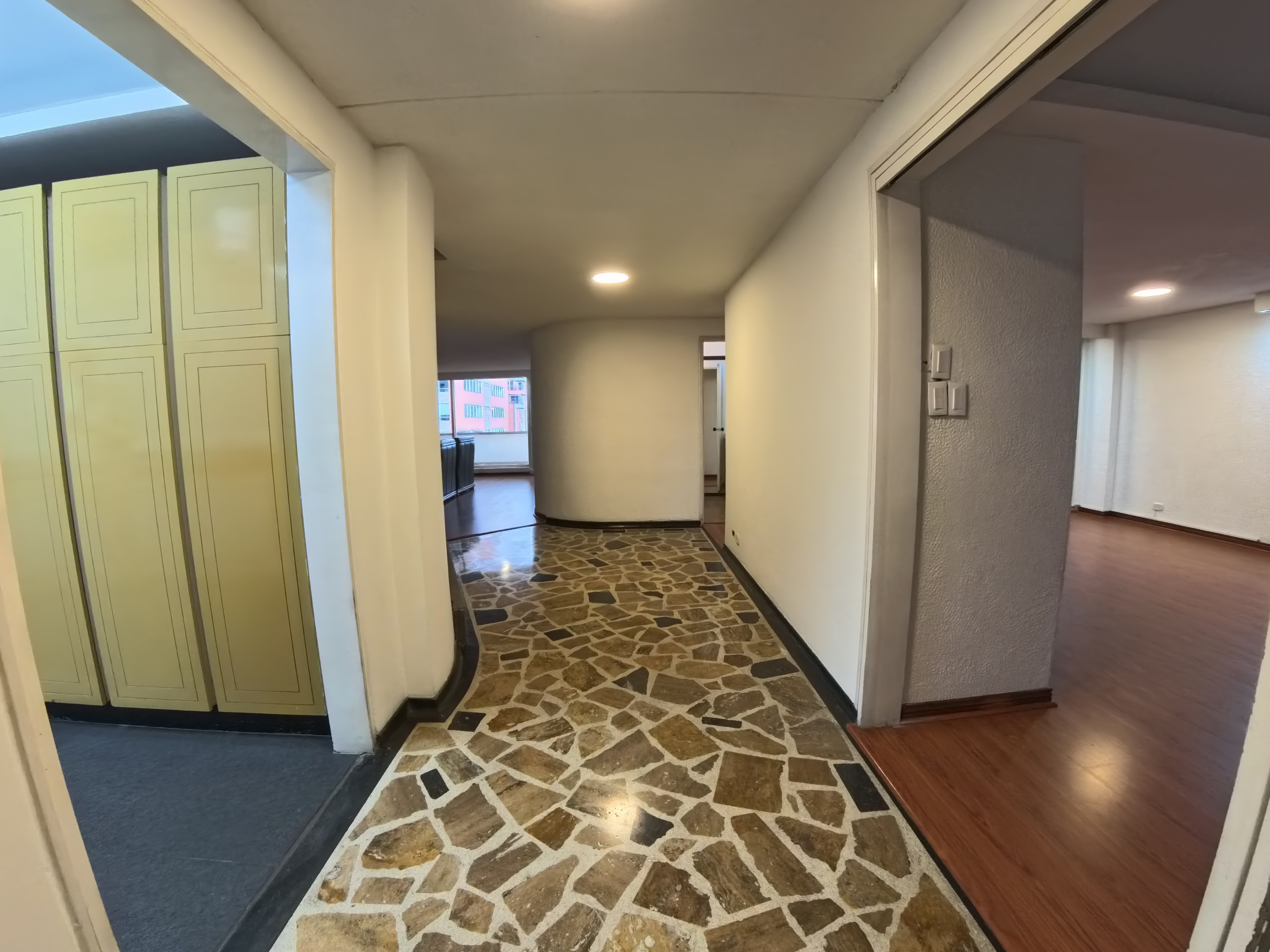 Apartamento en venta en Chico Norte, Bogotá · foto 2 de 20
