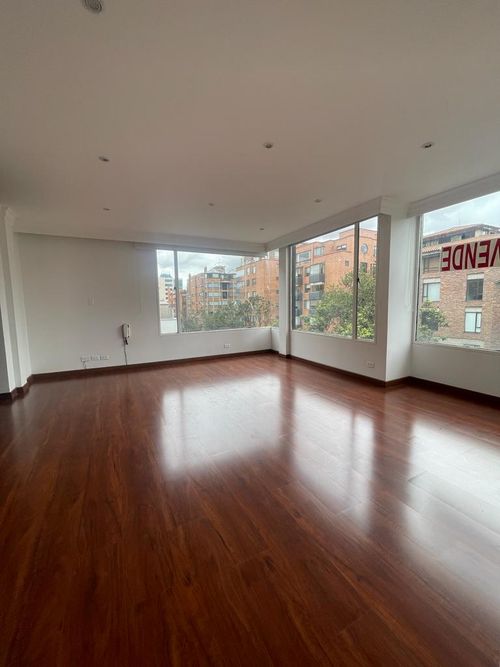 Apartamento de 3 alcobas en venta en Chico, Bogotá, 223 m² · foto 2 de 20