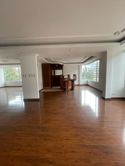 Apartamento de 3 alcobas en venta en Chico, Bogotá, 223 m² · foto 5 de 20