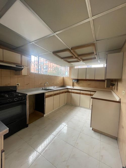 Apartamento de 3 alcobas en venta en Chico, Bogotá, 223 m² · foto 6 de 20