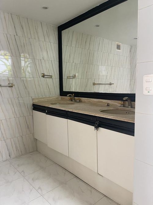 Apartamento de 3 alcobas en venta en Chico, Bogotá, 223 m² · foto 16 de 20