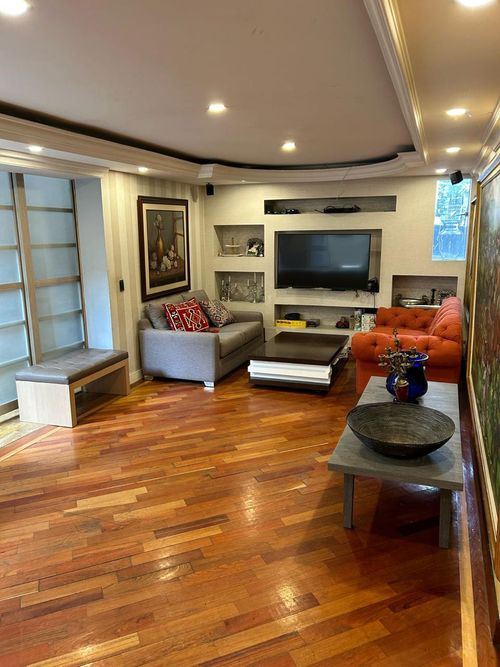 Casa de 5 alcobas en venta en Niza, Bogotá, 570 m² · foto 2 de 20