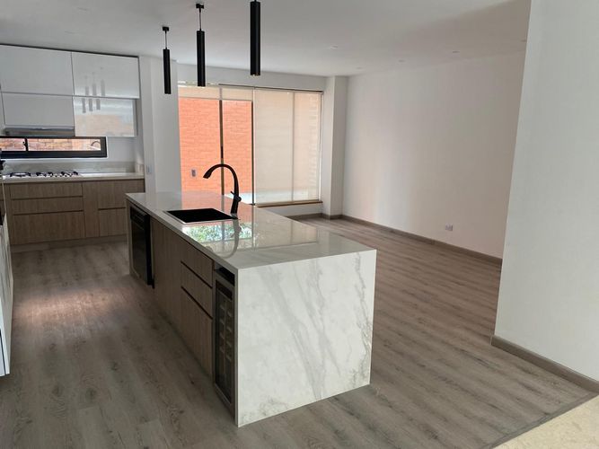 Apartamento de 3 alcobas en venta en Chico, Bogotá, 210 m² · foto 4 de 20
