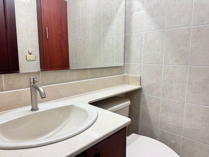 Oficina en arriendo en Patio Bonito, Medellín, 66 m² · foto 2 de 9