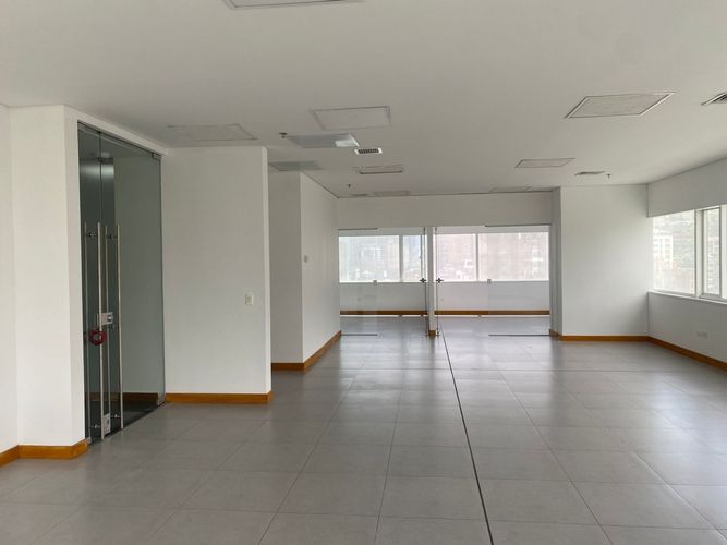 Oficina en arriendo en El Poblado, Medellín, 106 m² · foto 6 de 9