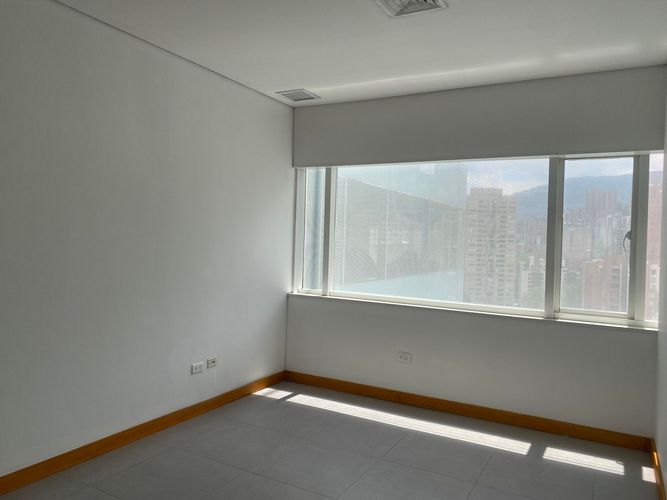 Oficina en arriendo en El Poblado, Medellín, 106 m² · foto 8 de 9