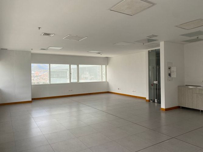 Oficina en arriendo en El Poblado, Medellín, 106 m² · foto 7 de 9