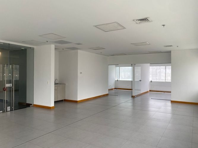 Oficina en arriendo en El Poblado, Medellín, 106 m² · foto 2 de 9