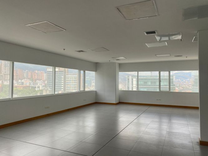 Oficina en arriendo en El Poblado, Medellín, 106 m² · foto 5 de 9