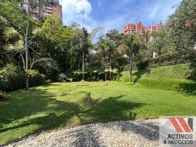 Casa de 4 alcobas en venta en Los Naranjos, Medellín, 1000 m² · foto 6 de 24