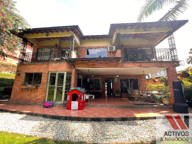 Casa de 4 alcobas en venta en Los Naranjos, Medellín, 1000 m² · foto 9 de 24