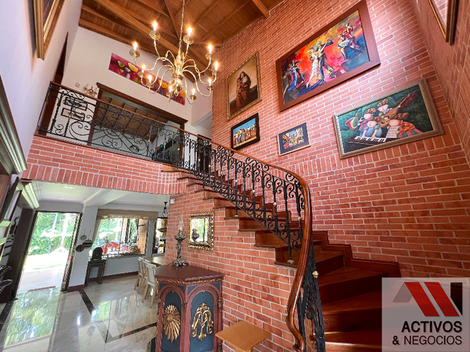 Casa de 4 alcobas en venta en Los Naranjos, Medellín, 1000 m² · foto 10 de 24