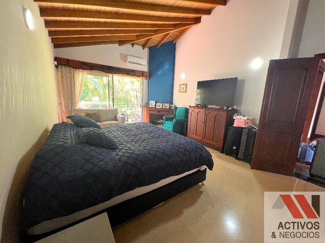 Casa de 4 alcobas en venta en Los Naranjos, Medellín, 1000 m² · foto 11 de 24