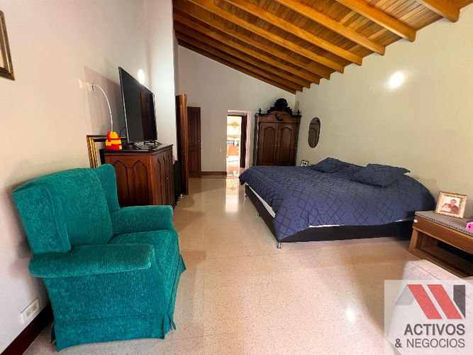 Casa de 4 alcobas en venta en Los Naranjos, Medellín, 1000 m² · foto 12 de 24