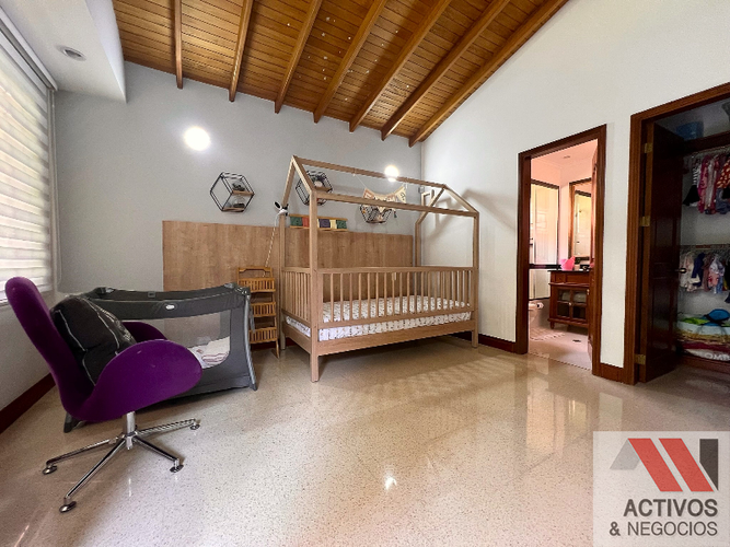 Casa de 4 alcobas en venta en Los Naranjos, Medellín, 1000 m² · foto 15 de 24