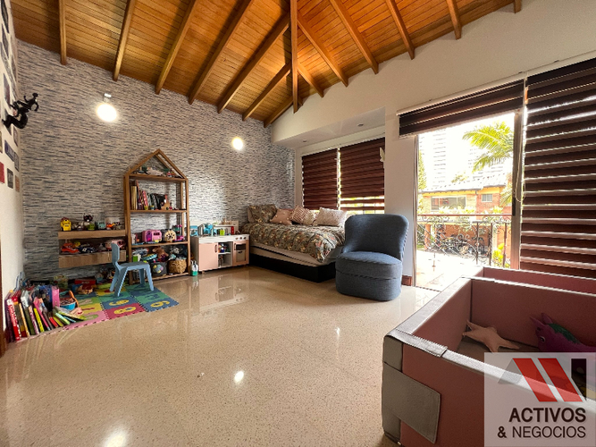 Casa de 4 alcobas en venta en Los Naranjos, Medellín, 1000 m² · foto 17 de 24