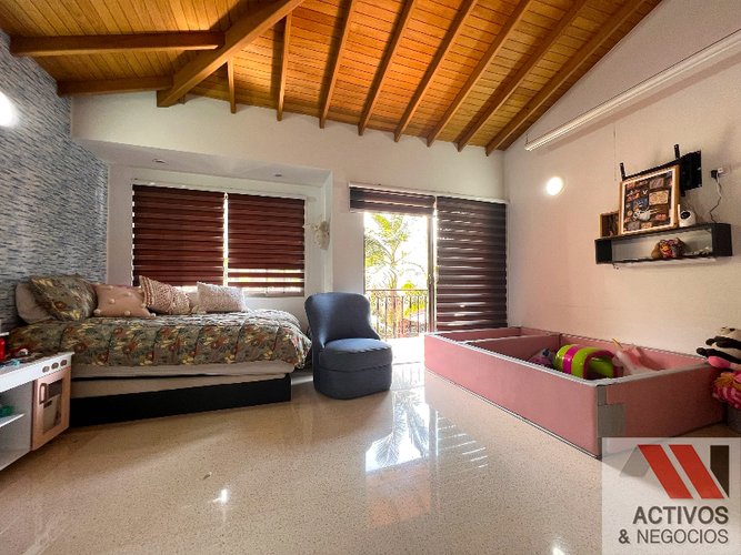 Casa de 4 alcobas en venta en Los Naranjos, Medellín, 1000 m² · foto 18 de 24