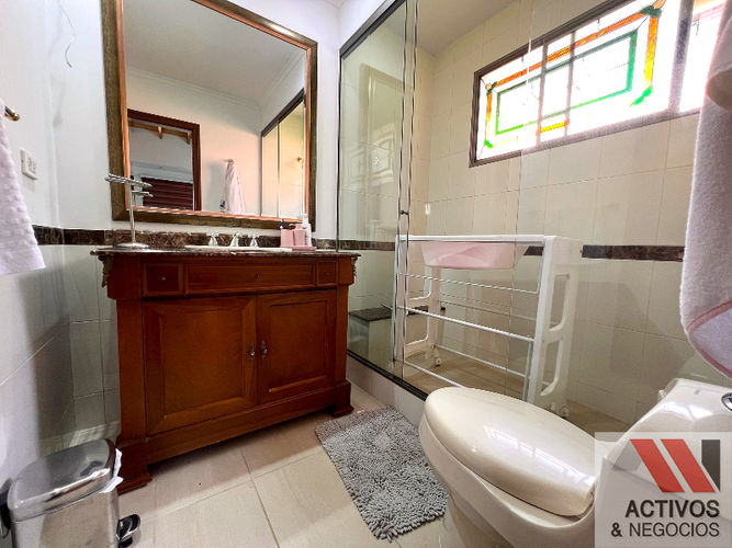 Casa de 4 alcobas en venta en Los Naranjos, Medellín, 1000 m² · foto 19 de 24