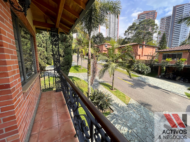 Casa de 4 alcobas en venta en Los Naranjos, Medellín, 1000 m² · foto 20 de 24